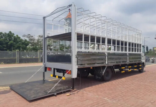 GIÁ XE HINO 500 6 TẤN FC9JNTC THÙNG CHỞ XE MÁY 7.3M