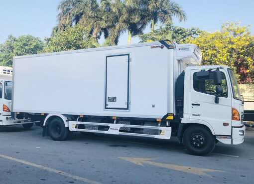 GIÁ XE HINO 6 TẤN 2 FC9JJTC THÙNG ĐÔNG LẠNH 5.6M