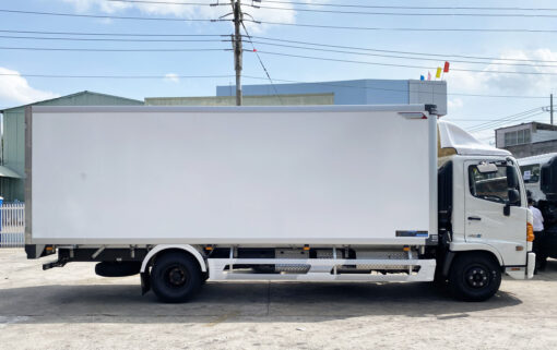 GIÁ XE HINO 6 TẤN 4 FC9JJTC THÙNG KÍN COMPOSITE 5.66M