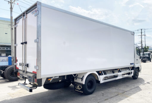 GIÁ XE HINO 6 TẤN 4 FC9JJTC THÙNG KÍN COMPOSITE 5.66M