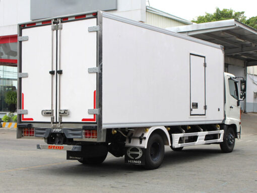 GIÁ XE HINO 6 TẤN 4 FC9JJTC THÙNG KÍN COMPOSITE 5.66M