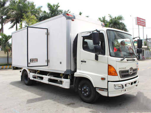 GIÁ XE HINO 6 TẤN 4 FC9JJTC THÙNG KÍN COMPOSITE 5.66M