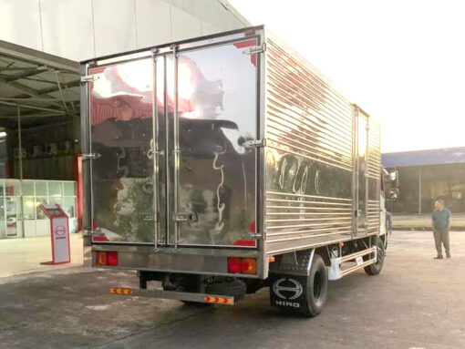 GIÁ XE HINO 6 TẤN FC9JJTC THÙNG KÍN INOX 5.6M