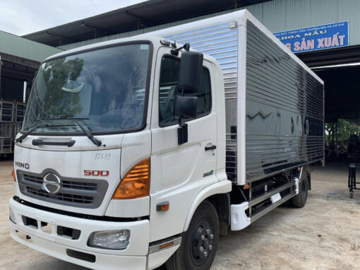 GIÁ XE HINO 6 TẤN FC9JJTC THÙNG KÍN INOX 5.6M
