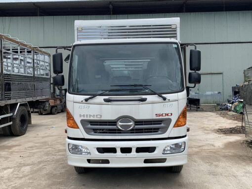GIÁ XE HINO 6 TẤN FC9JJTC THÙNG KÍN INOX 5.6M