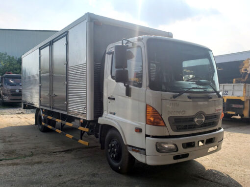 GIÁ XE HINO 6 TẤN FC9JJTC THÙNG KÍN INOX 5.6M