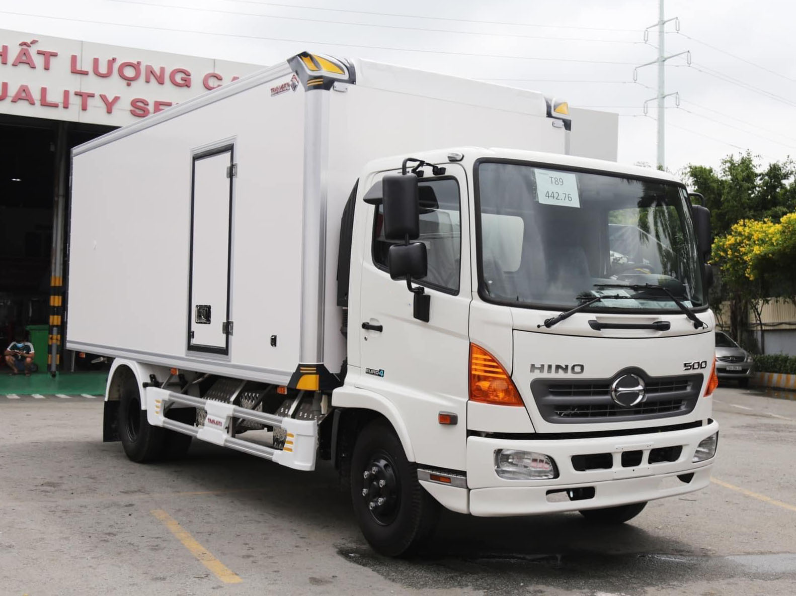 GIÁ XE HINO 6 TẤN 4 THÙNG KÍN COMPOSITE 6.58M