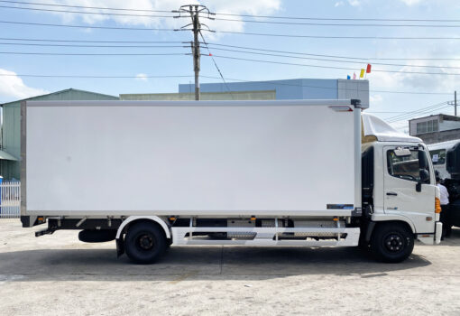 GIÁ XE HINO 6 TẤN 4 THÙNG KÍN COMPOSITE 6.58M