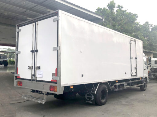 GIÁ XE HINO 6 TẤN 4 THÙNG KÍN COMPOSITE 6.58M