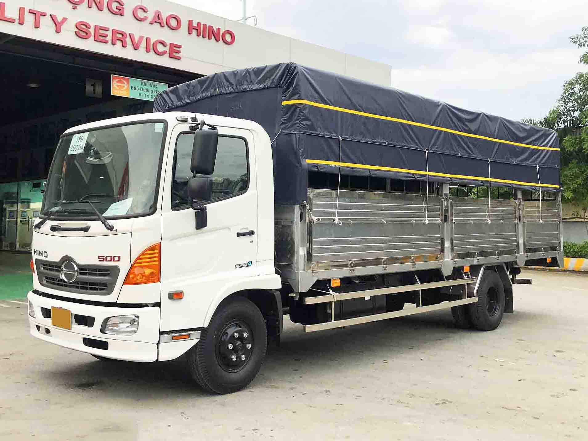XE HINO 6 TẤN FC9JJTC THÙNG BẠT BỬNG NÂNG 5.6M