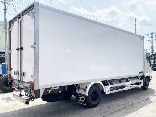 GIÁ XE HINO 6 TẤN FC9JJTC THÙNG ĐÔNG LẠNH 5.57M