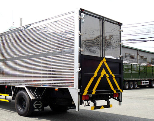 GIÁ XE HINO 6 TẤN FC9JJTC THÙNG KÍN BỬNG NÂNG 5.53M