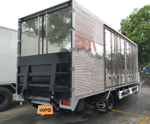 GIÁ XE HINO 6 TẤN FC9JJTC THÙNG KÍN BỬNG NÂNG 5.53M