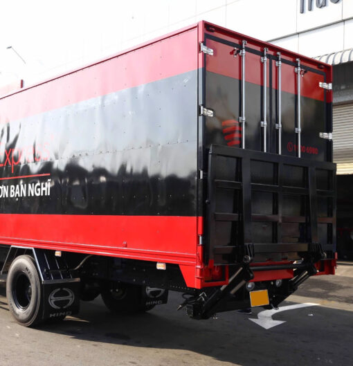 GIÁ XE HINO 6 TẤN FC9JJTC THÙNG KÍN BỬNG NÂNG 5.53M
