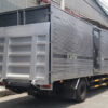 GIÁ XE HINO 6 TẤN FC9JJTC THÙNG KÍN BỬNG NÂNG 5.53M