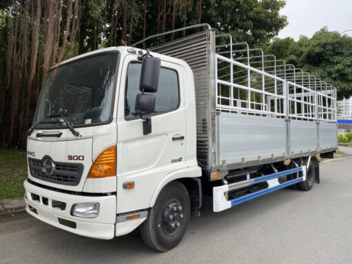 XE HINO 6 TẤN FC9JLTC THÙNG BẠT BỬNG NÂNG 6.42M