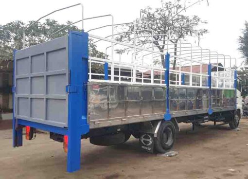 XE HINO 6 TẤN FC9JLTC THÙNG BẠT BỬNG NÂNG 6.42M