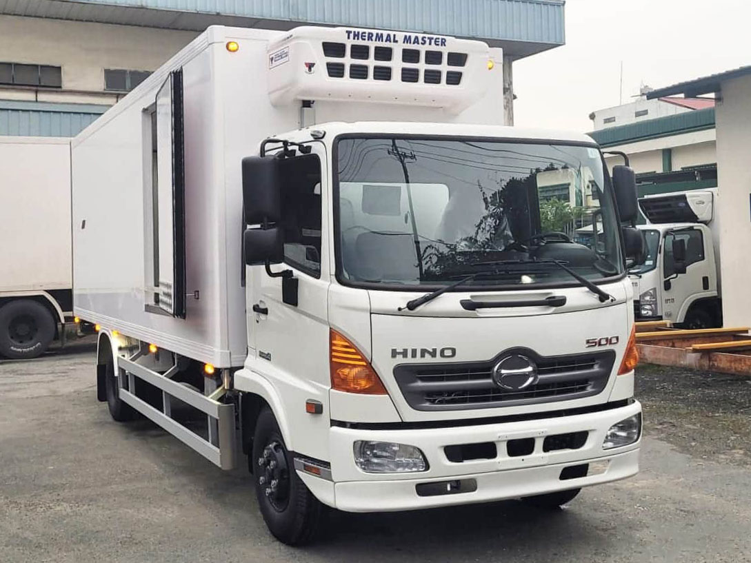 XE HINO 6 TẤN FC9JLTC THÙNG ĐỘNG LẠNH BỬNG NÂNG 6.4M