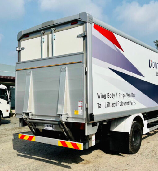 XE HINO 6 TẤN FC9JLTC THÙNG ĐỘNG LẠNH BỬNG NÂNG 6.4M