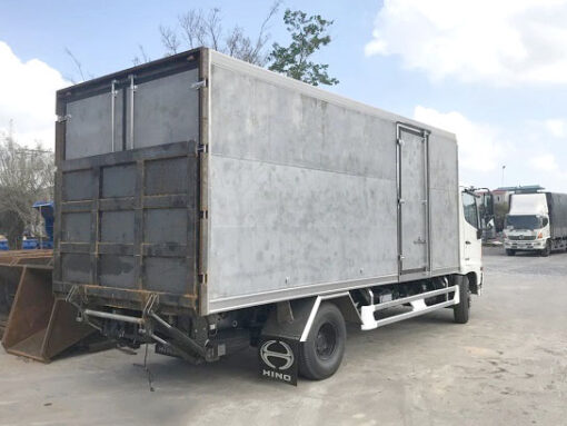 GIÁ XE HINO 6 TẤN FC9JLTC THÙNG KÍN BỬNG NÂNG 6.3M