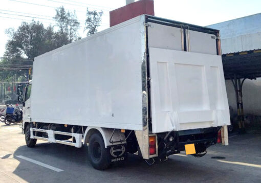 XE HINO 6 TẤN FC9JNTC THÙNG KÍN BỬNG NÂNG 7.1M