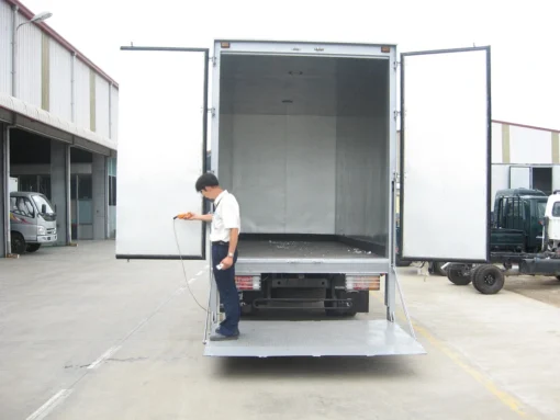 XE HINO 6 TẤN FC9JNTC THÙNG KÍN BỬNG NÂNG 7.1M