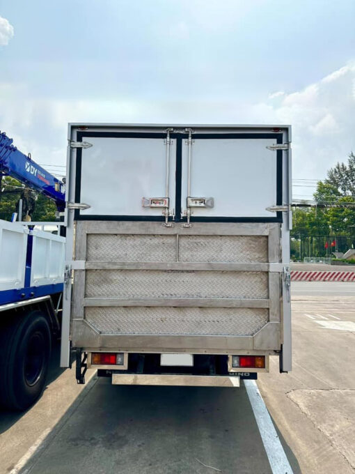 XE HINO 6 TẤN FC9JNTC THÙNG KÍN BỬNG NÂNG 7.1M