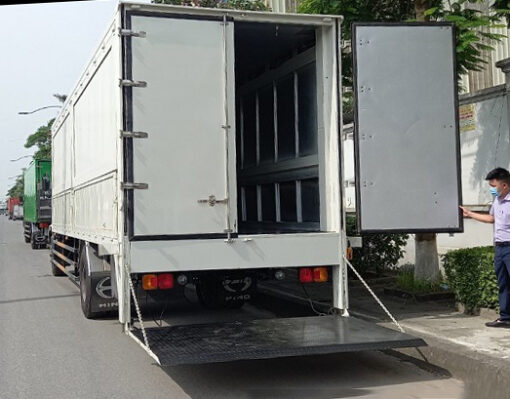 XE HINO 6 TẤN FC9JNTC THÙNG KÍN BỬNG NÂNG 7.1M