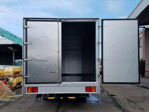 GIÁ XE HINO 6 TẤN FC9JNTC THÙNG KÍN INOX 7.2M