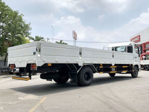 GIÁ XE HINO 6 TẤN FC9JNTC THÙNG LỬNG 7.3M