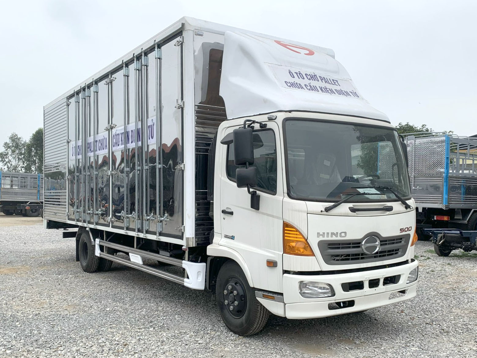 GIÁ XE HINO 6 TẤN FC9JNTC THÙNG PALLET 7.36M