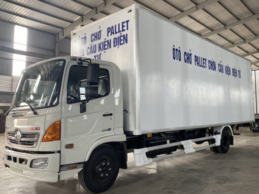 XE HINO 6 TẤN FC9JNTC THÙNG PALLET COMPOSITE 7.4M