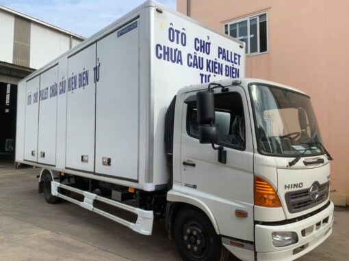 XE HINO 6 TẤN FC9JNTC THÙNG PALLET COMPOSITE 7.4M