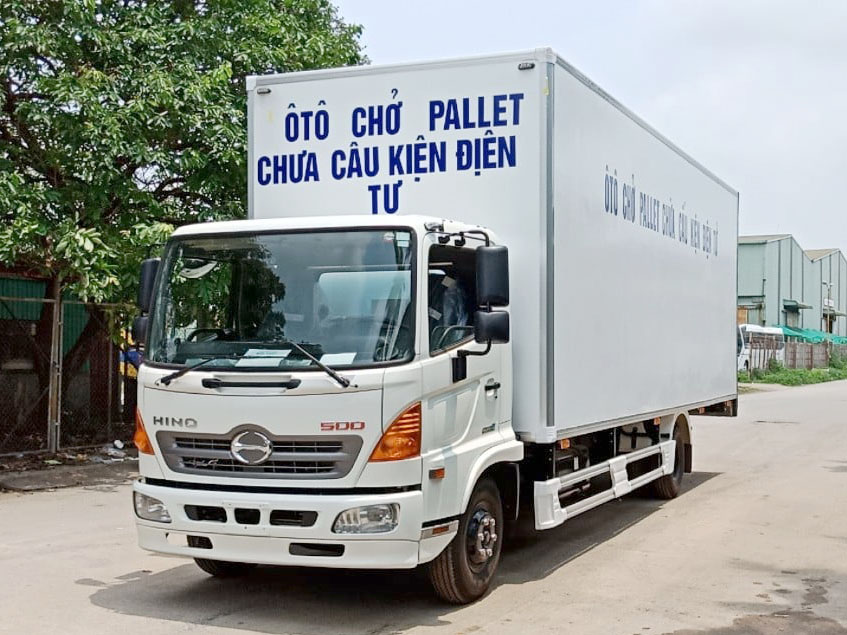 XE HINO 6 TẤN FC9JNTC THÙNG PALLET COMPOSITE 7.4M