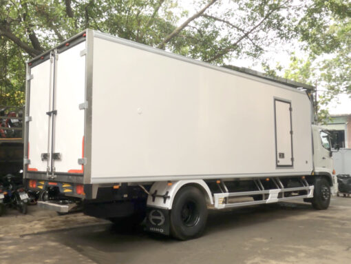 GIÁ XE HINO 8 TẤN FG8JP7A-E THÙNG ĐÔNG LẠNH 7.2M