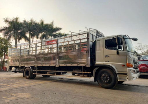 GIÁ XE HINO 8 TẤN FG8JP7A THÙNG BẠT BỬNG NÂNG 7.1M