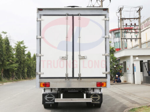GIÁ XE HINO 8 TẤN FG8JP7A THÙNG KÍN CÁNH DƠI 7.2M
