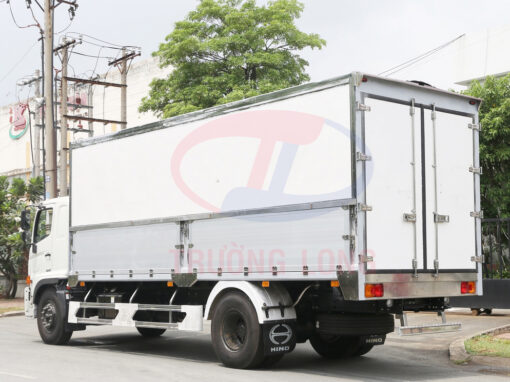 GIÁ XE HINO 8 TẤN FG8JP7A THÙNG KÍN CÁNH DƠI 7.2M