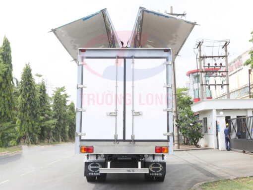 GIÁ XE HINO 8 TẤN FG8JP7A THÙNG KÍN CÁNH DƠI 7.2M