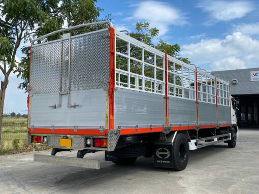 XE HINO 8 TẤN FG8JP7A-UTL THÙNG BẠT BỬNG NHÔM 9.7M