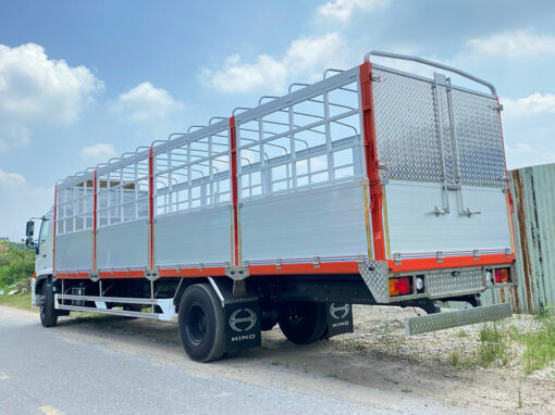 XE HINO 8 TẤN FG8JP7A-UTL THÙNG BẠT BỬNG NHÔM 9.7M