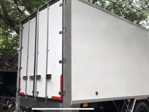 GIÁ XE HINO 8 TẤN FG8JT7A THÙNG KÍN BỬNG NÂNG 8.6M