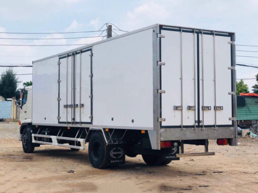 GIÁ XE HINO 8 TẤN FG8JT7A THÙNG KÍN BỬNG NÂNG 8.6M