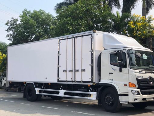 GIÁ XE HINO 8 TẤN FG8JT7A THÙNG KÍN BỬNG NÂNG 8.6M