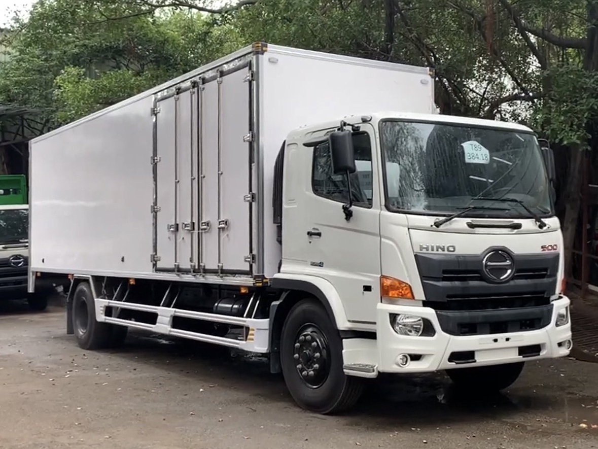 GIÁ XE HINO 8 TẤN FG8JT7A THÙNG KÍN BỬNG NÂNG 8.6M