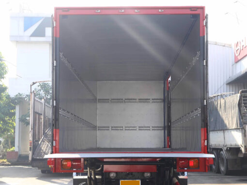 GIÁ XE HINO 8 TẤN FG8JT7A THÙNG KÍN BỬNG NÂNG 8.9M