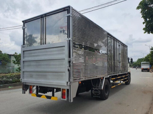 GIÁ XE HINO 8 TẤN FG8JT7A THÙNG KÍN BỬNG NÂNG 8.9M