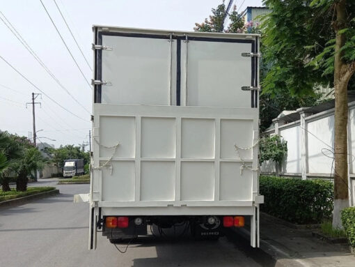 GIÁ XE HINO 8 TẤN FG8JT7A THÙNG KÍN BỬNG NÂNG 8.9M