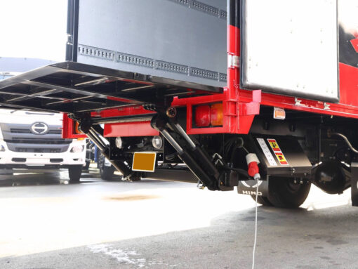 GIÁ XE HINO 8 TẤN FG8JT7A THÙNG KÍN BỬNG NÂNG 8.9M