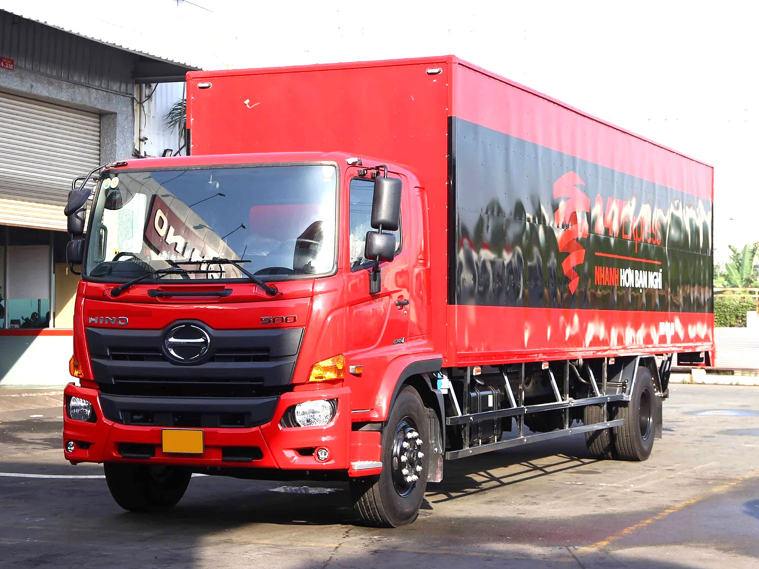 GIÁ XE HINO 8 TẤN FG8JT7A THÙNG KÍN BỬNG NÂNG 8.9M